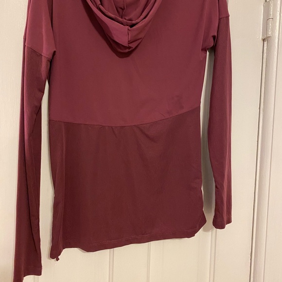 Purple athletic material pull over from Fabletics - Picture 2 of 4